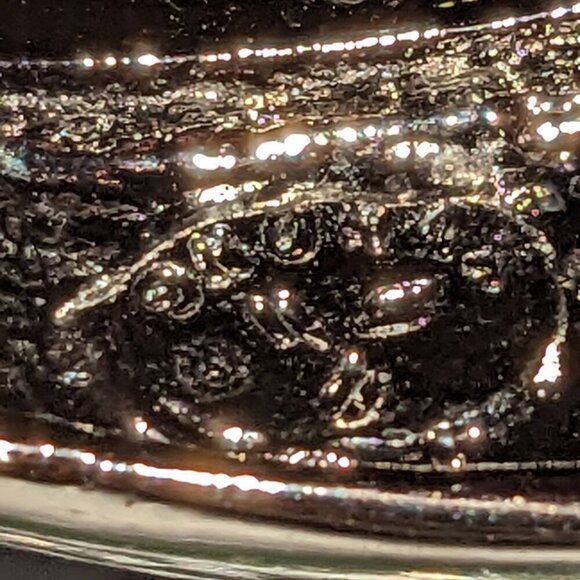 Vintage Gunmetal Tone Fleur De Lis Hinged Clamper Cuff Signed Yumong Bracelet - Picture 6 of 6